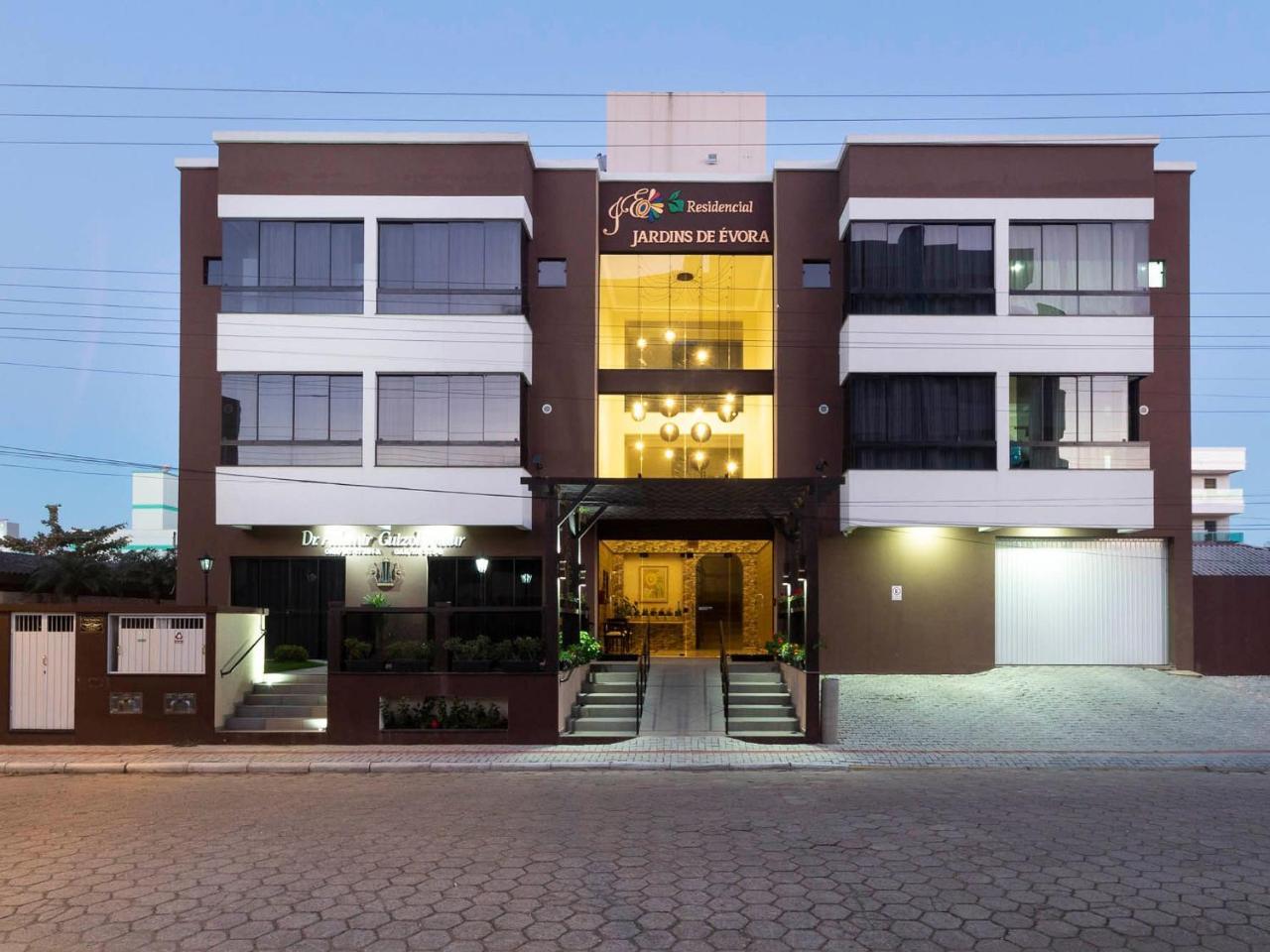 Apartamento Economico Para 4 Pessoas Em Bombinhas Luaran gambar
